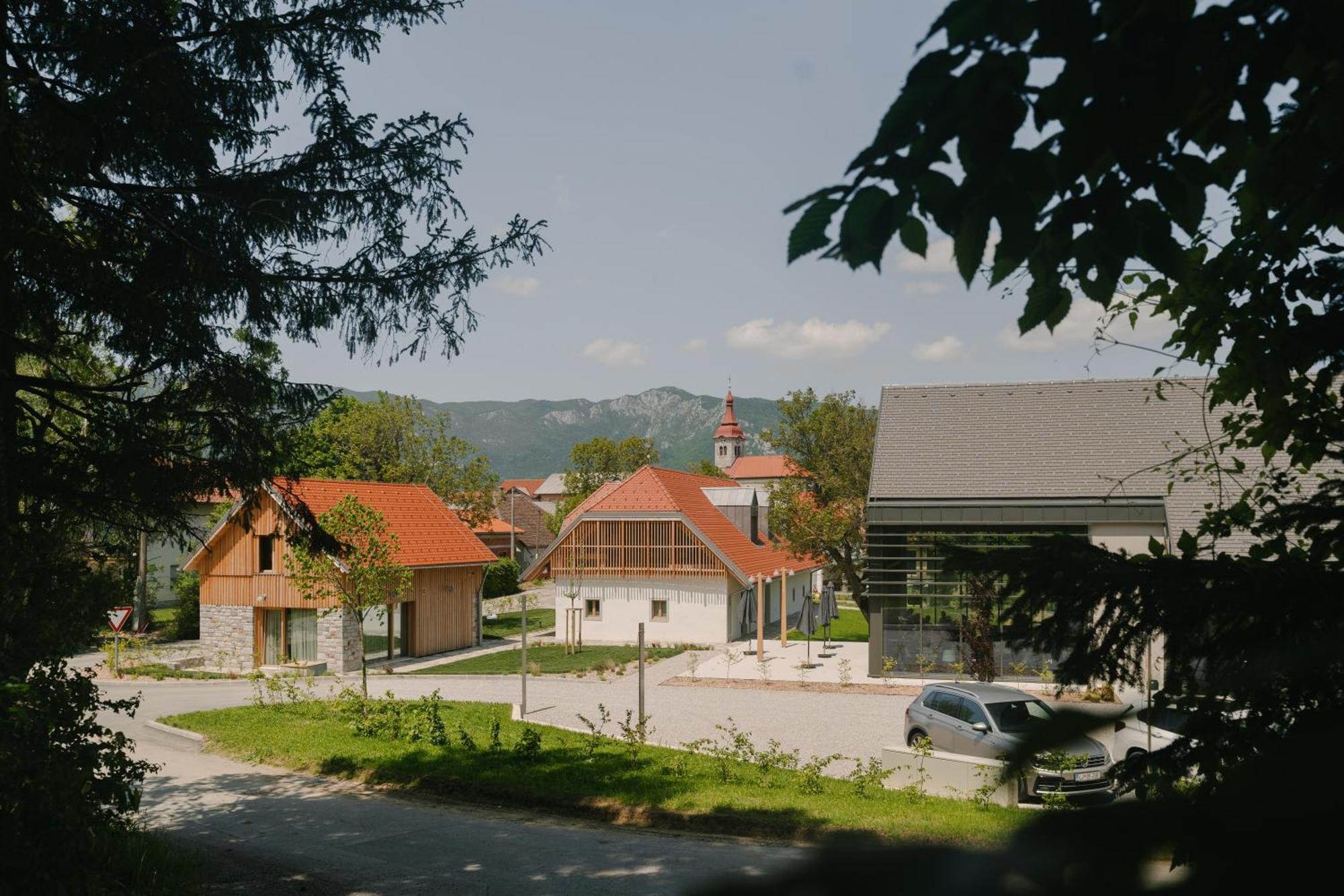 Pira Hotel Постойна Екстер'єр фото